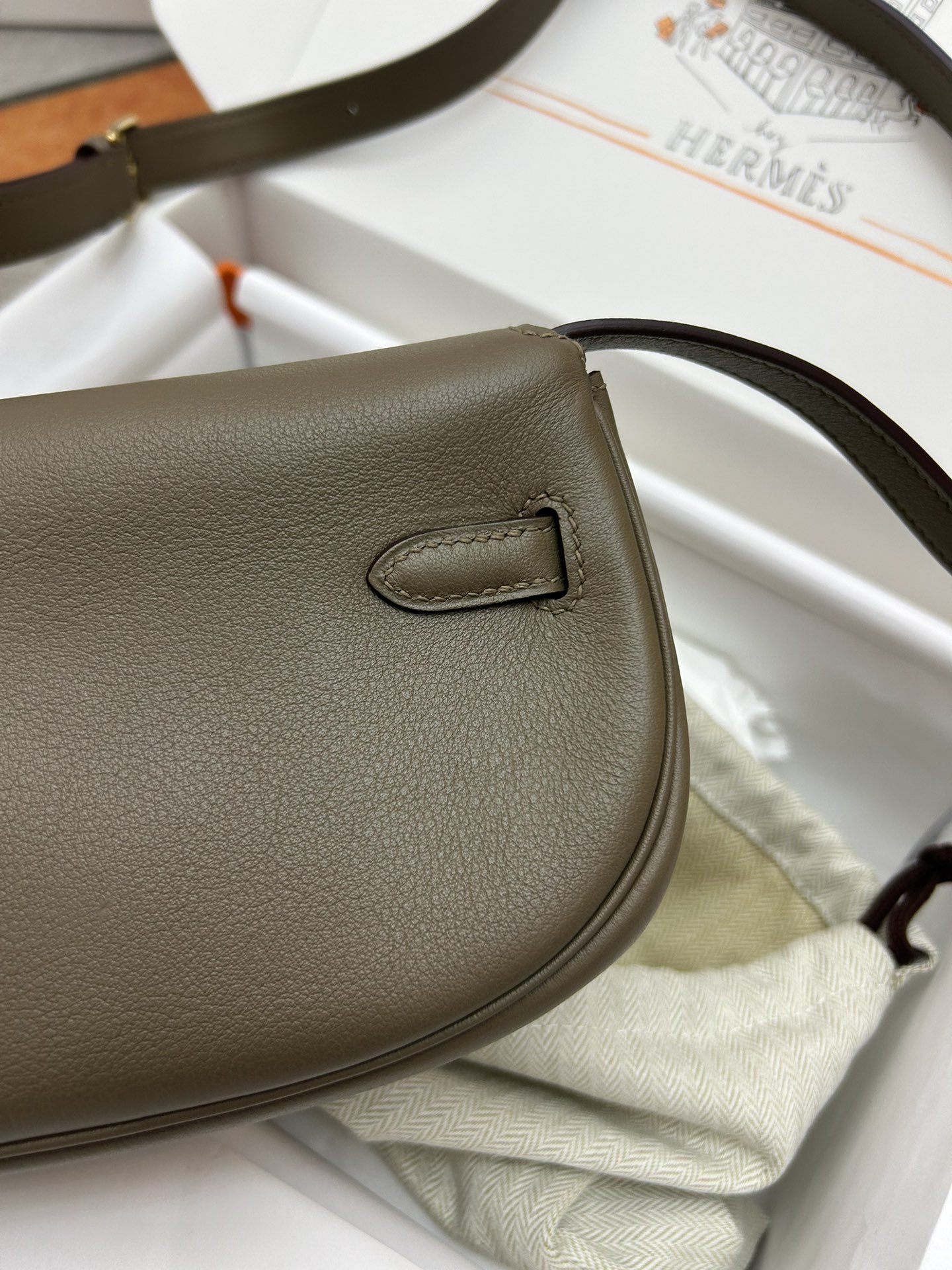 Hermes Kelly Moove Shoulder Bag In Etoupe Swift Leather